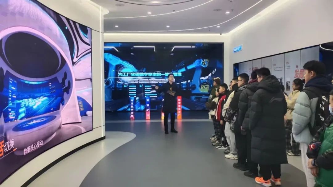 践行公益 彰显担当！！！！尊龙时凯数字联合爱心组织举办数字科普体验活动